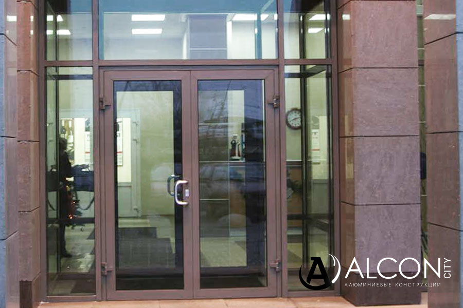 Двери алюминиевые со стеклом в Звенигороде